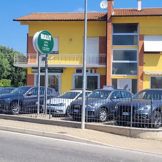 Bullit Auto, punto di riferimento per gli appassionati di automobili. 