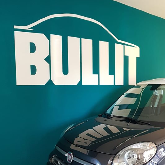 Bullit Auto, punto di riferimento per gli appassionati di automobili. 